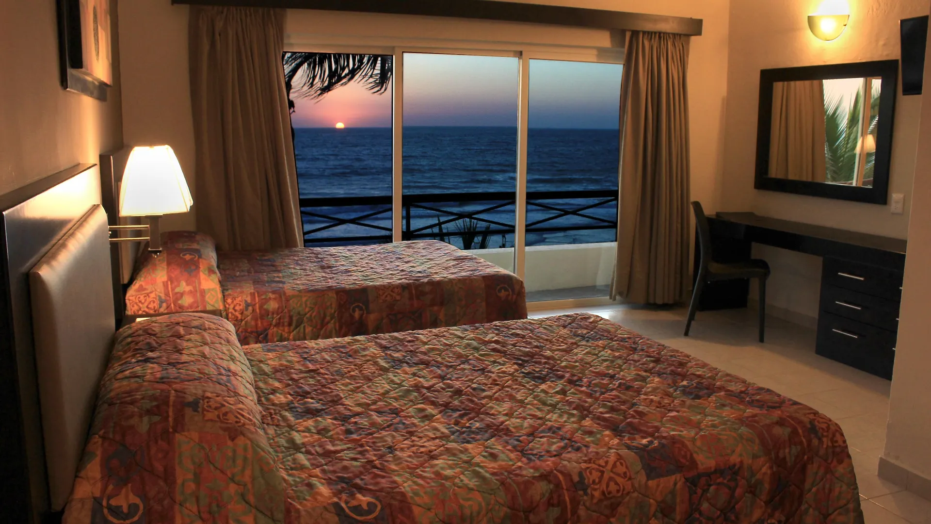 Hotel La Siesta Malecon Mazatlan